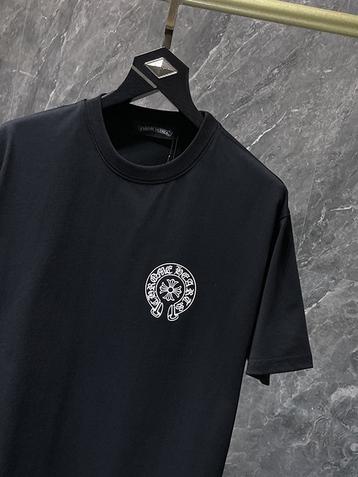 クロムハーツコピー クラシックなカラフルな手描きの蹄鉄の文字がプリントされた半袖Tシャツ