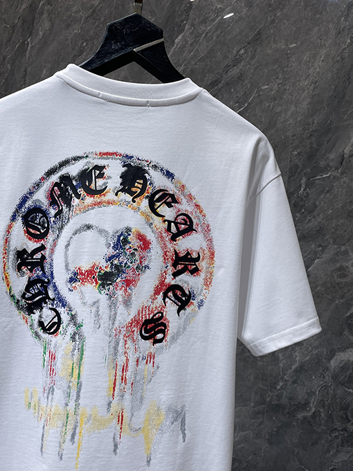 クロムハーツコピー クラシックなカラフルな手描きの蹄鉄の文字がプリントされた半袖Tシャツ
