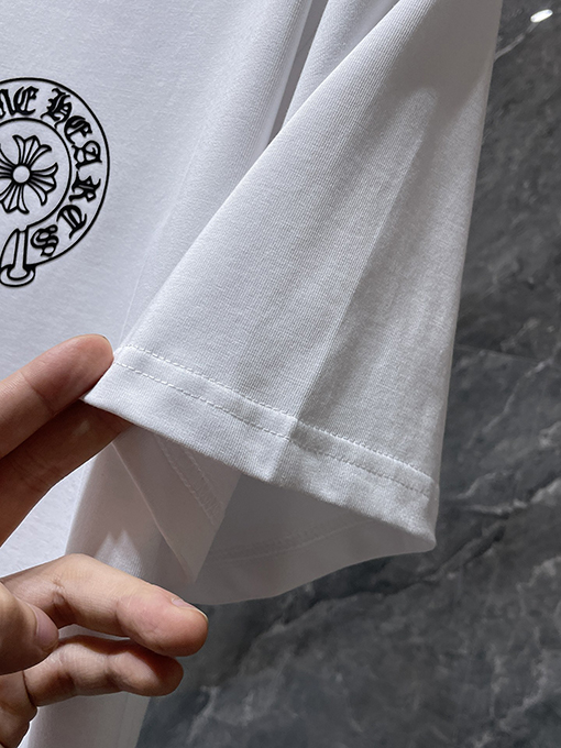 クロムハーツコピー クラシックなカラフルな手描きの蹄鉄の文字がプリントされた半袖Tシャツ