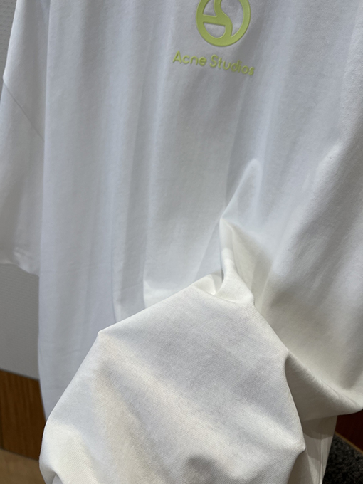 アクネストゥディオズスーパーコピー Acne Studios プリントロゴ入りクルーネック半袖Tシャツ