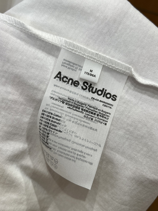 アクネストゥディオズスーパーコピー Acne Studios プリントロゴ入りクルーネック半袖Tシャツ