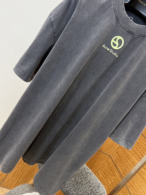 アクネストゥディオズスーパーコピー Acne Studios プリントロゴ入りクルーネック半袖Tシャツ