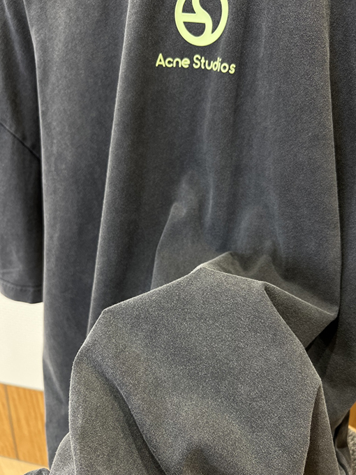 アクネストゥディオズスーパーコピー Acne Studios プリントロゴ入りクルーネック半袖Tシャツ