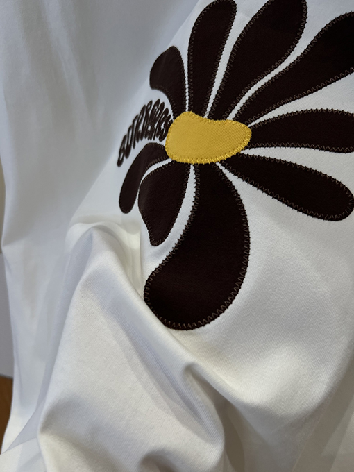 バーバリーコピー BURBERRY デイジーの文字刺繍りクルーネック半袖Tシャツ