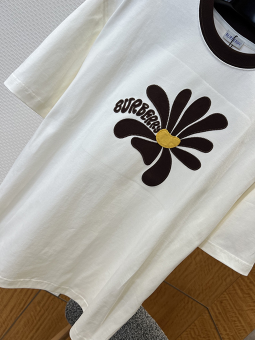 バーバリーコピー BURBERRY デイジーの文字刺繍りクルーネック半袖Tシャツ