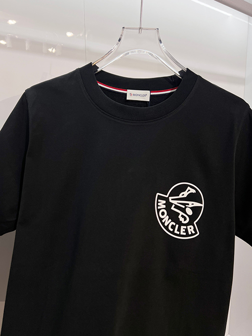 モンクレール クラシックなプリントロゴがエンボスされた半袖Tシャツ