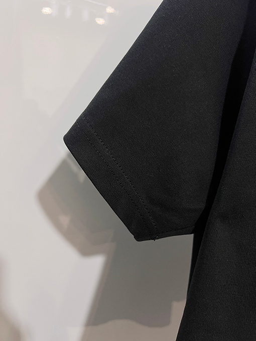 モンクレール クラシックなプリントロゴがエンボスされた半袖Tシャツ