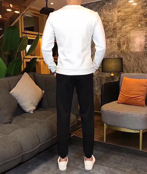 ルイヴィトンブランドスーパーコピー LV 新モデル人気のトレンドクルーネックのスウェットシャツとパンツのセット