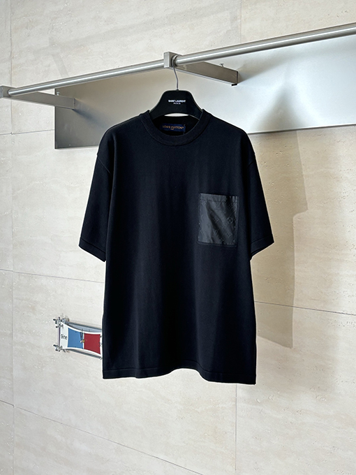 ルイヴィトンコピー Monogram ナイロンポケット付きニット半袖Tシャツ