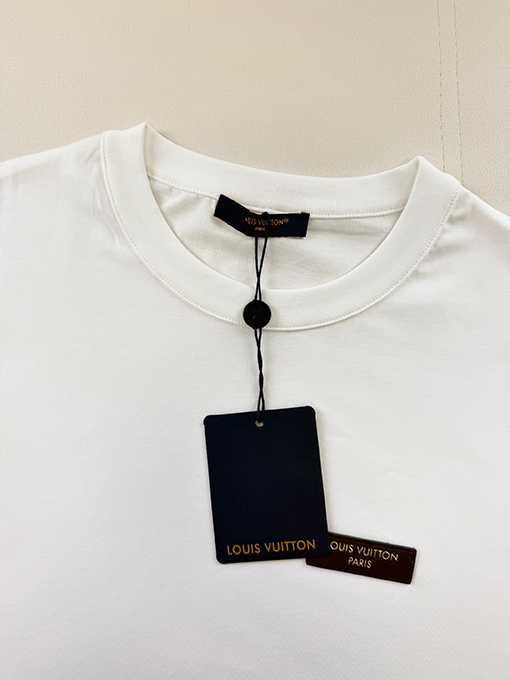 ルイヴィトン クラシックなゴールド箔レザーの半袖Tシャツ