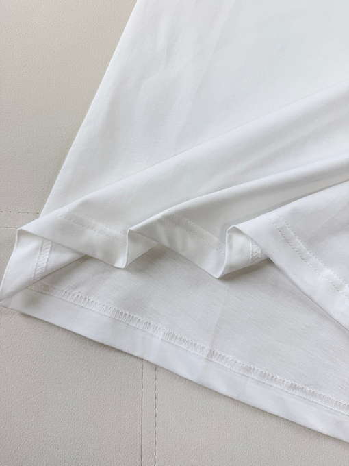 ルイヴィトン クラシックなゴールド箔レザーの半袖Tシャツ