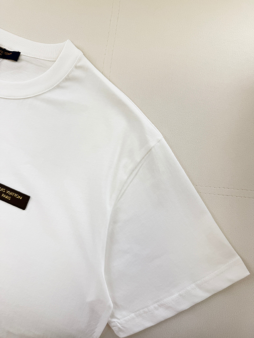 ルイヴィトン クラシックなゴールド箔レザーの半袖Tシャツ