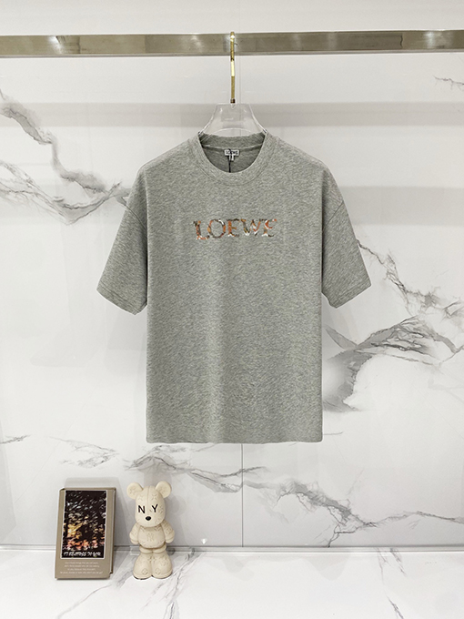 ロエベスーパーコピー LOEWE 胸にブランドのレインボーレターロゴが刺繍された半袖Tシャツ