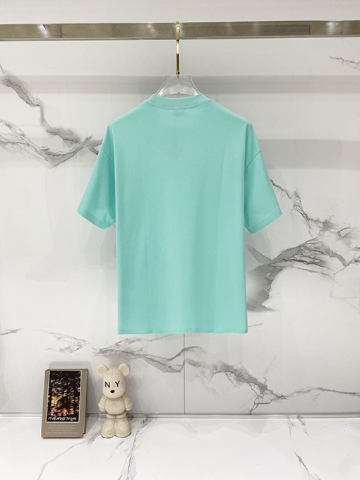 ロエベスーパーコピー LOEWE 胸にブランドのレインボーレターロゴが刺繍された半袖Tシャツ