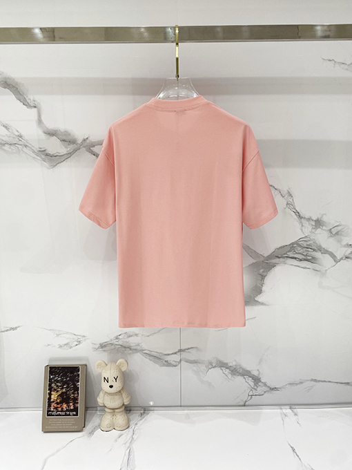 ロエベスーパーコピー LOEWE 胸にブランドのレインボーレターロゴが刺繍された半袖Tシャツ