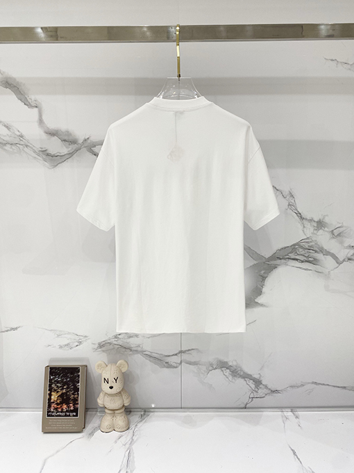 ロエベスーパーコピー LOEWE 胸にブランドのレインボーレターロゴが刺繍された半袖Tシャツ