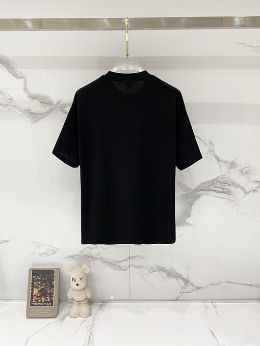 ロエベスーパーコピー LOEWE 胸にブランドのレインボーレターロゴが刺繍された半袖Tシャツ