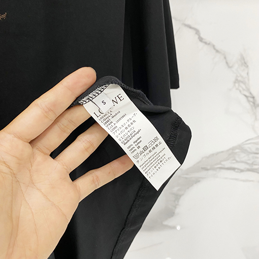 ロエベスーパーコピー LOEWE 胸にブランドのレインボーレターロゴが刺繍された半袖Tシャツ