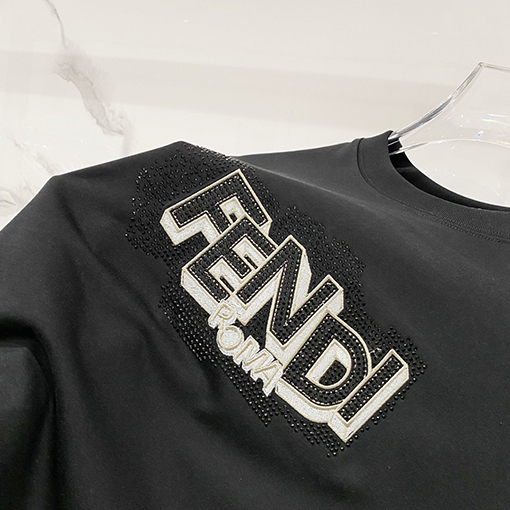 フェンディ FENDI 刺繍文字ロゴラインストーン付き半袖Tシャツ