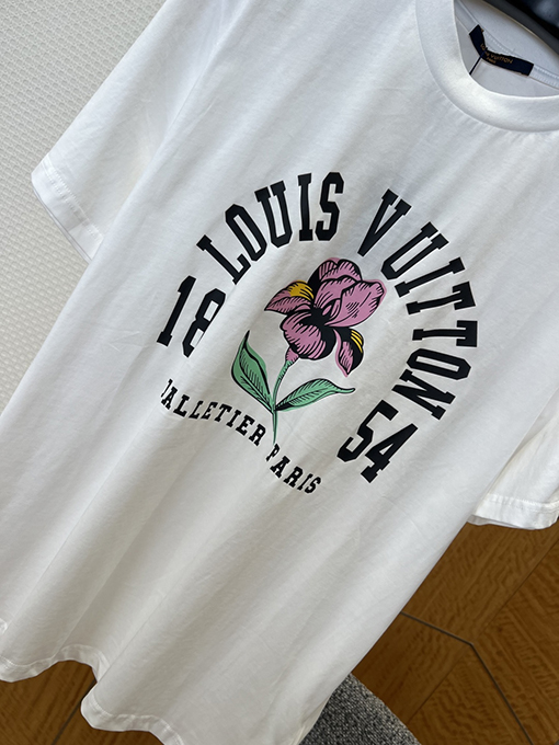 ルイヴィトンブランドコピー LOUIS VUITTON アイリスの花のロゴプリント入りクルーネック半袖Tシャツ