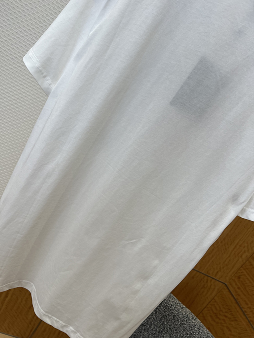 ルイヴィトンブランドコピー LOUIS VUITTON アイリスの花のロゴプリント入りクルーネック半袖Tシャツ