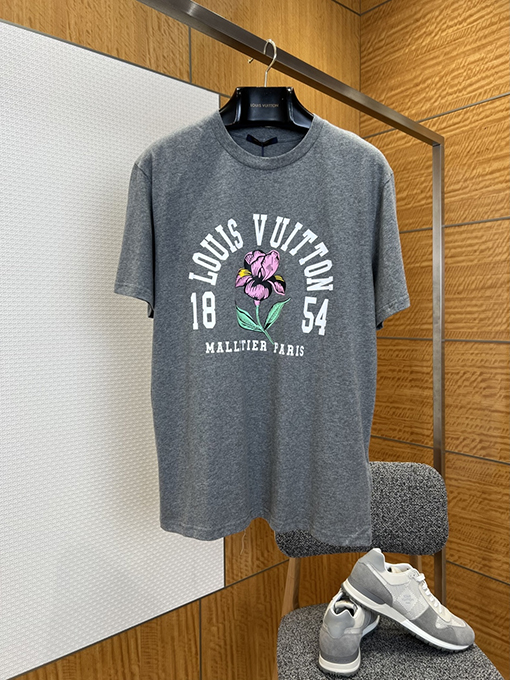 ルイヴィトンブランドコピー LOUIS VUITTON アイリスの花のロゴプリント入りクルーネック半袖Tシャツ
