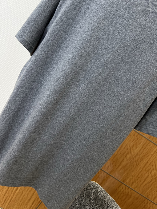 ルイヴィトンブランドコピー LOUIS VUITTON アイリスの花のロゴプリント入りクルーネック半袖Tシャツ