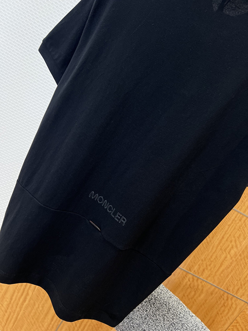 モンクレール Moncler バッジプリント入り半袖ポロシャツ