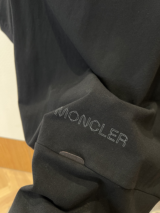 モンクレール Moncler バッジプリント入り半袖ポロシャツ