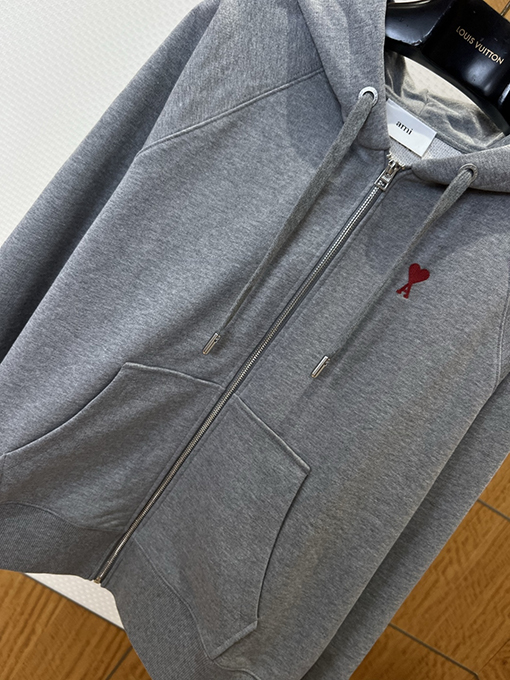 アミ 赤いハートの刺繍りフード付きドローストリングスウェットシャツジャケット