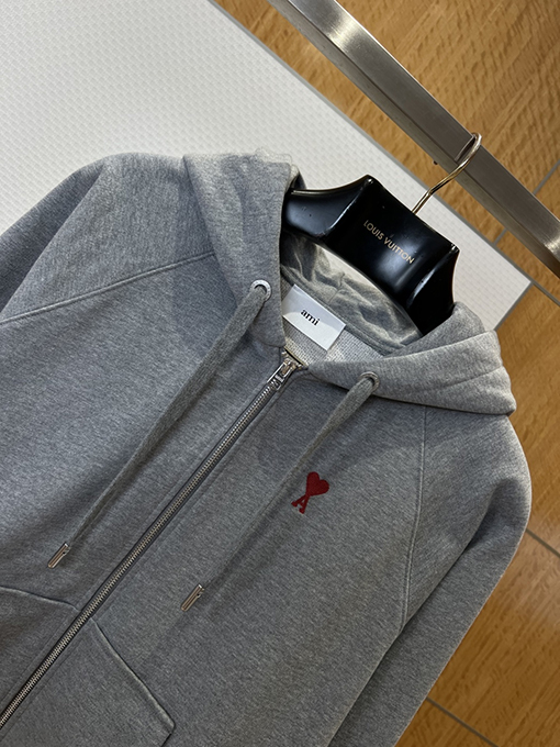 アミ 赤いハートの刺繍りフード付きドローストリングスウェットシャツジャケット