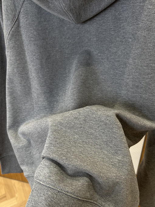 アミ 赤いハートの刺繍りフード付きドローストリングスウェットシャツジャケット