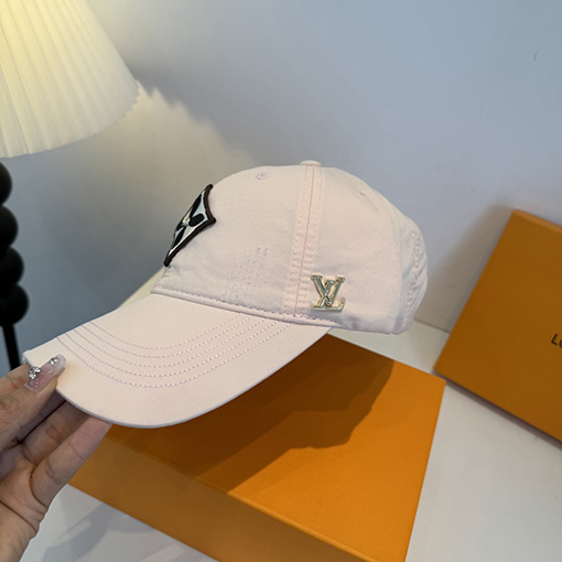 ルイヴィトン クラシックなダメージのウォッシュドコットンベースボールキャップ