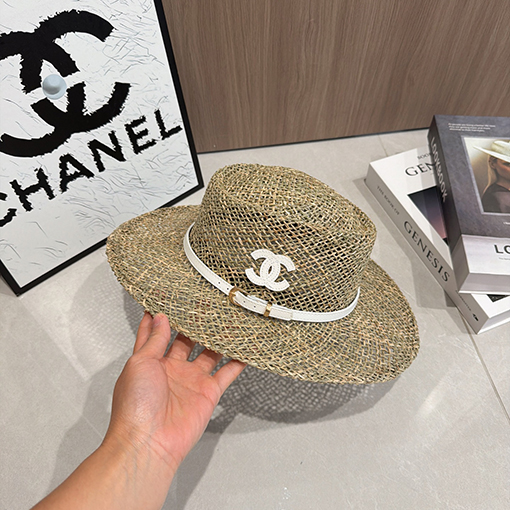 シャネルブランドスーパーコピー 革のストローカットアウト付き麦わら帽子