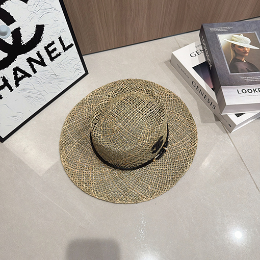 シャネルブランドスーパーコピー 革のストローカットアウト付き麦わら帽子