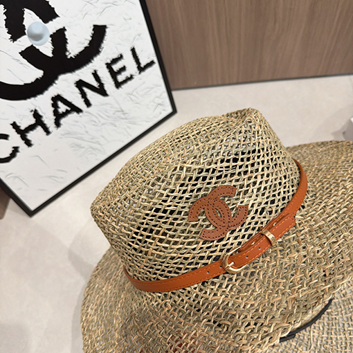 シャネルブランドスーパーコピー 革のストローカットアウト付き麦わら帽子