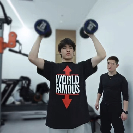 シュプリーム Supreme 26SS WORLD FAMOUS TEE アロー クラシック レター 半袖Tシャツ