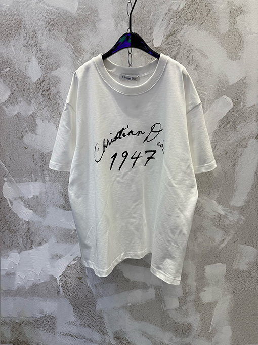 ディオールスーパーコピー Christian Dr 1947 シグネチャーのフロッキープリント入りクルーネック半袖Tシャツ