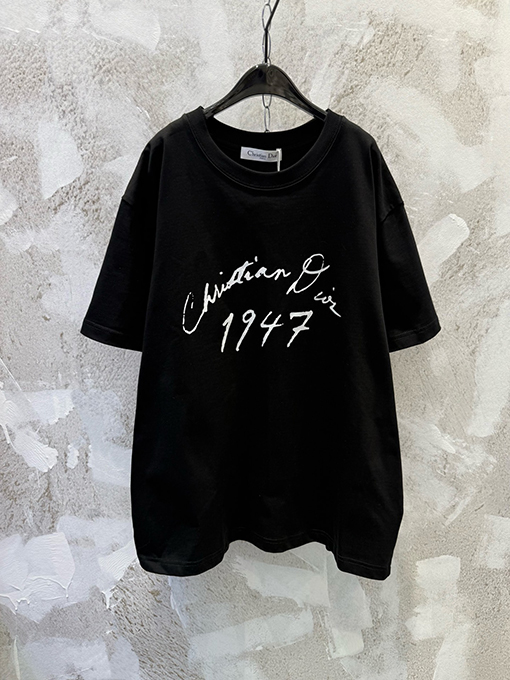 ディオールスーパーコピー Christian Dr 1947 シグネチャーのフロッキープリント入りクルーネック半袖Tシャツ