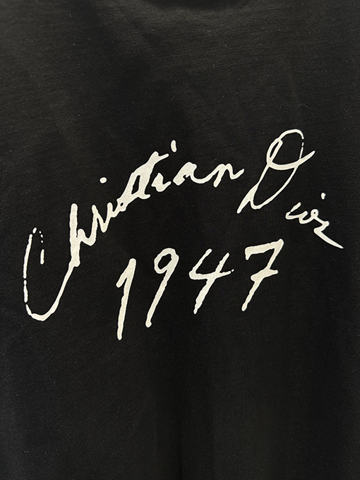 ディオールスーパーコピー Christian Dr 1947 シグネチャーのフロッキープリント入りクルーネック半袖Tシャツ