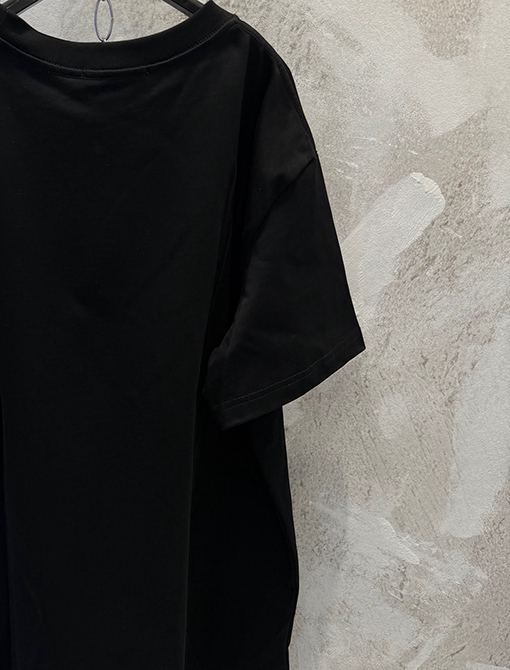 ディオールスーパーコピー Christian Dr 1947 シグネチャーのフロッキープリント入りクルーネック半袖Tシャツ