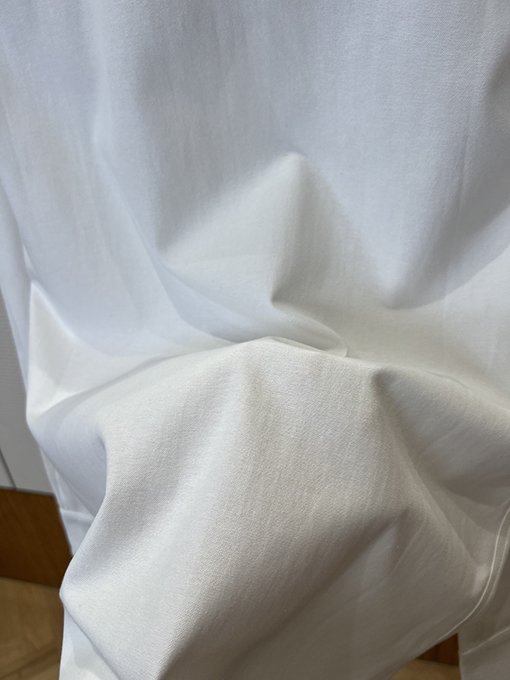 アミ ハートの刺繍入りボタンダウンカラー長袖シャツ