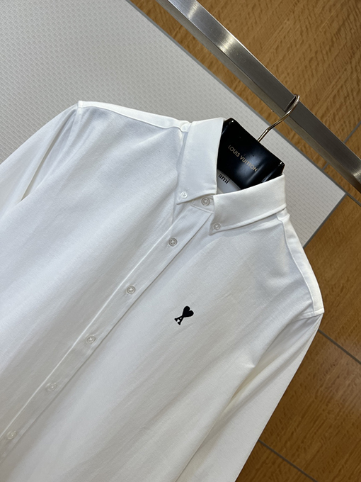 アミスーパーコピー 新モデルハートの刺繍入りボタンダウンカラー長袖シャツ