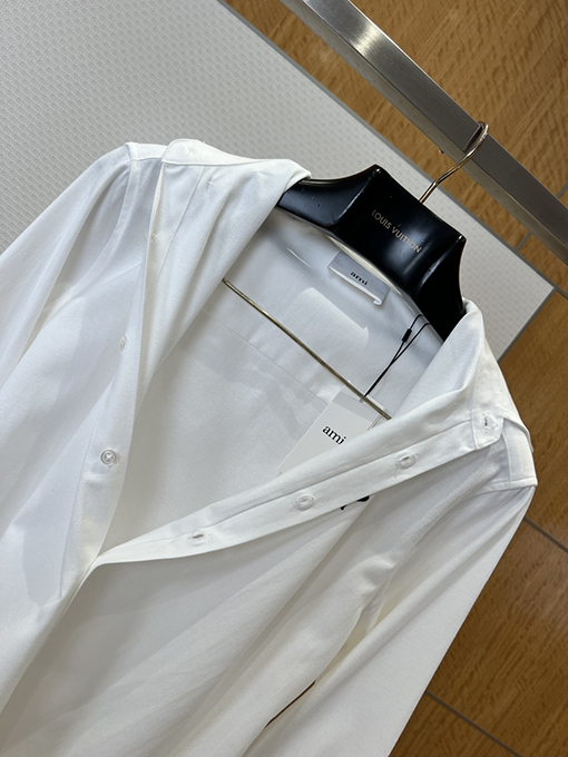 アミスーパーコピー 新モデルハートの刺繍入りボタンダウンカラー長袖シャツ