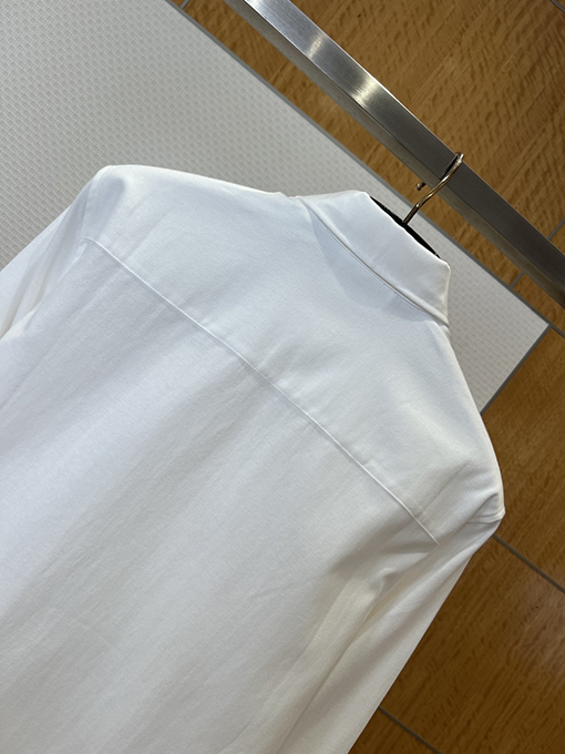 アミスーパーコピー 新モデルハートの刺繍入りボタンダウンカラー長袖シャツ