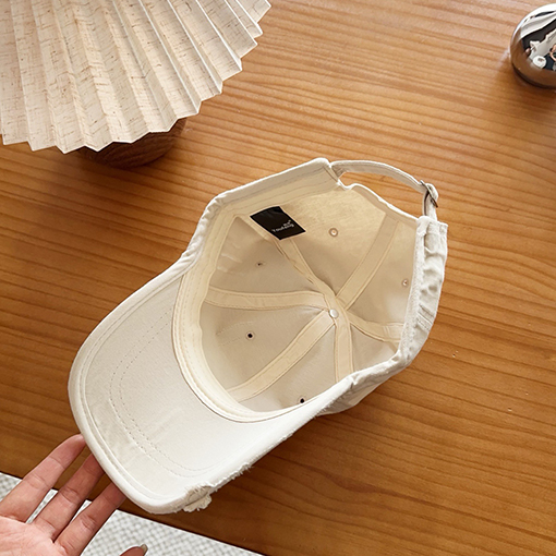 シャネル クラシックの破れたコットン製ベースボールキャップ