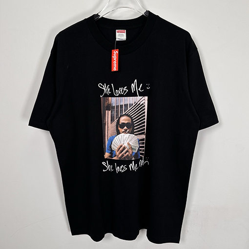 シュプリームブランドコピー Supreme MAX B TEE ヒップホップアーティストのキャラクタープリント入り半袖Tシャツ