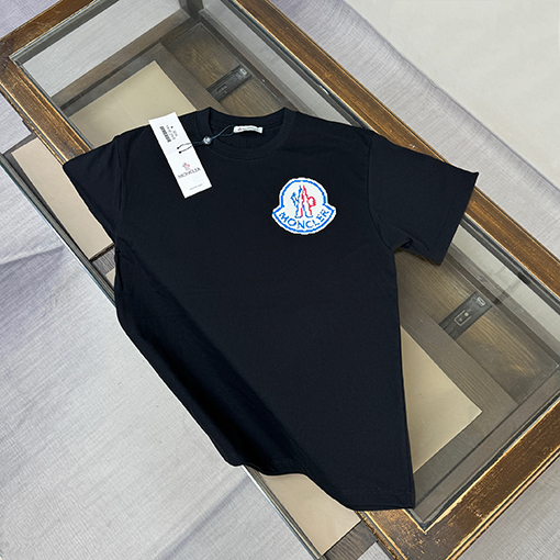モンクレール Moncler 胸にロゴが入った半袖Tシャツ