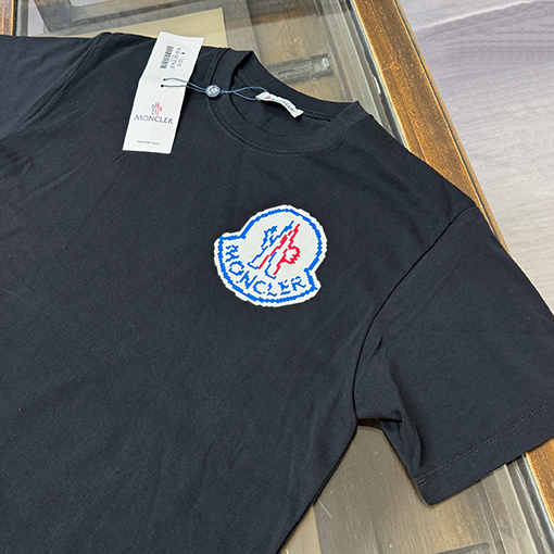 モンクレール Moncler 胸にロゴが入った半袖Tシャツ