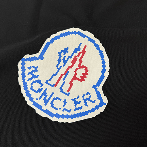 モンクレール Moncler 胸にロゴが入った半袖Tシャツ